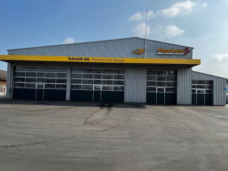 Industrie-Sektionaltore APU F42 mit Schlupftüren