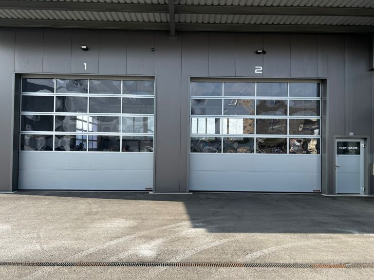 Hörmann Industrie-Sektionaltore APU F42 mit Nebentür