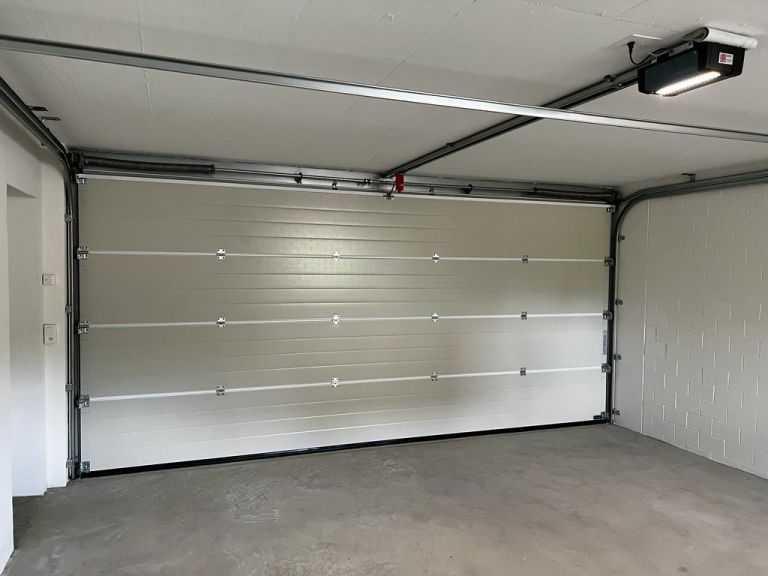 Garagen-Sektionaltor LPU42 von Innen